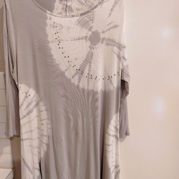 NWOT Belldini Gray and White Tie Dye Long Sleeved Flared Hem Tunic XL. - Picture 3 of 10